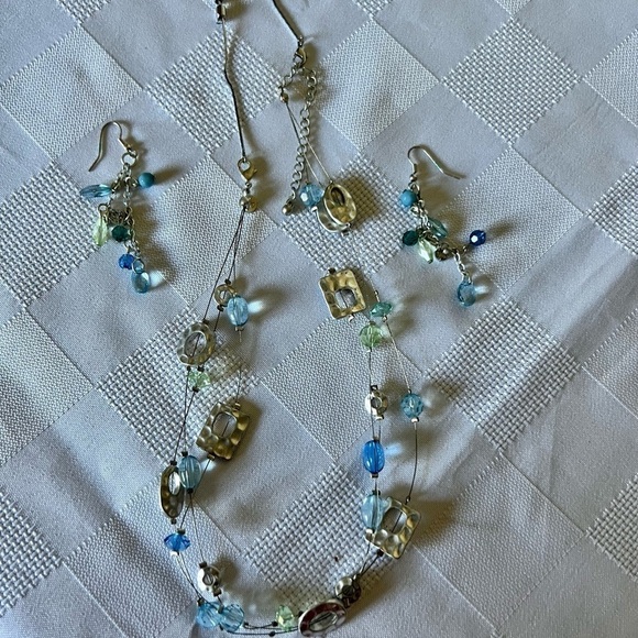 Women’s 3 Tiered Necklace Matching Earrings - Picture 2 of 6